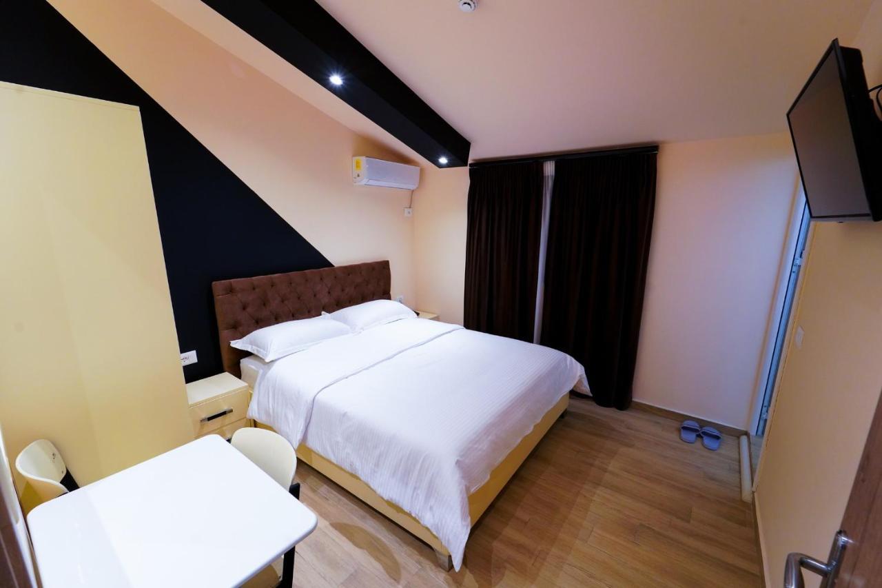 Sr99 Hotel Tirana Exteriér fotografie