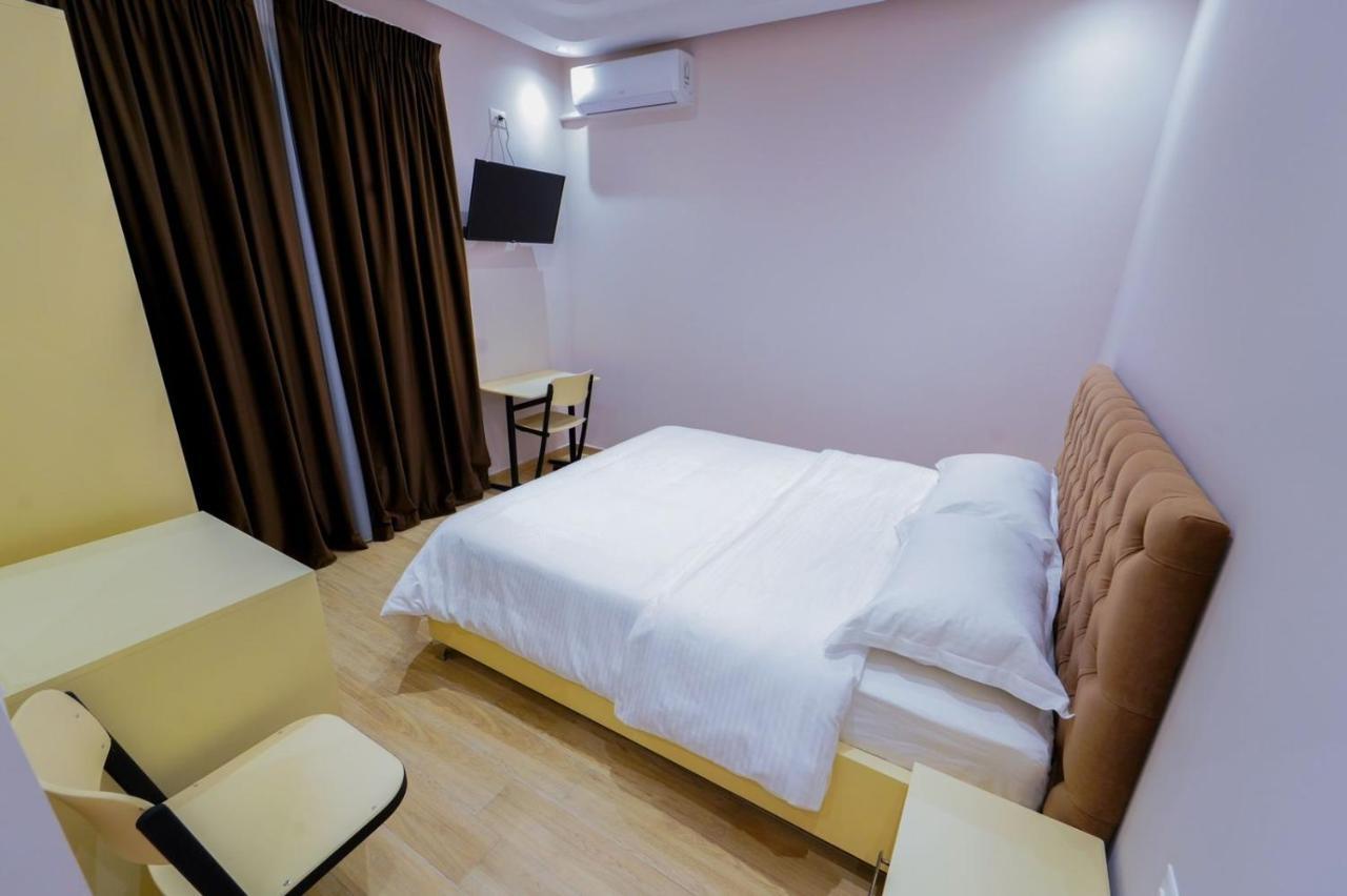 Sr99 Hotel Tirana Exteriér fotografie