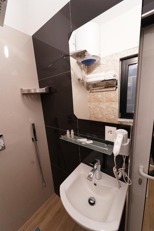 Sr99 Hotel Tirana Exteriér fotografie