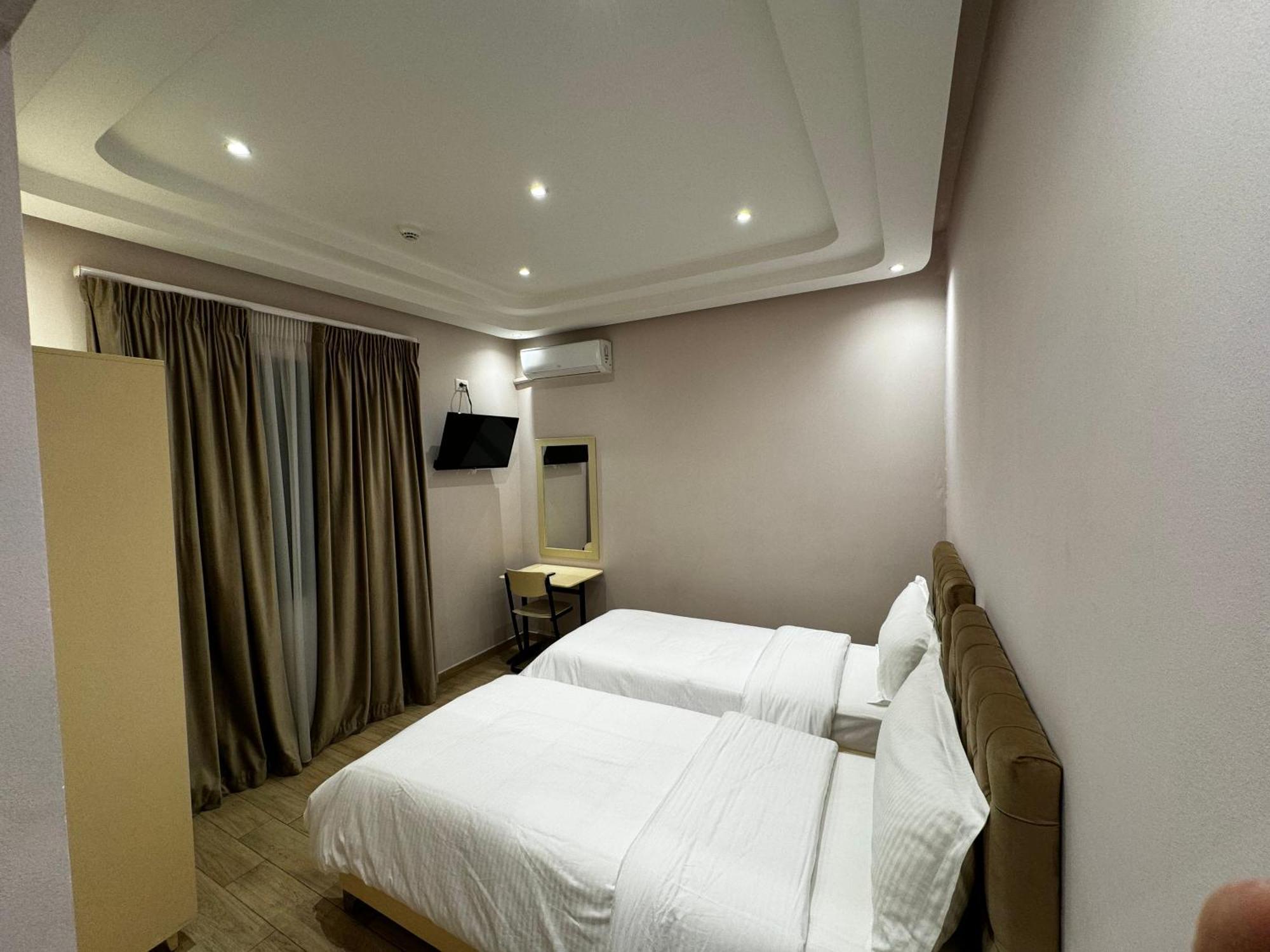 Sr99 Hotel Tirana Exteriér fotografie